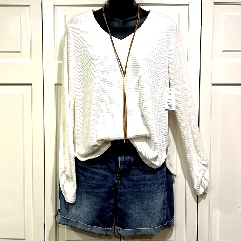 Nine West Off White Long Sleeve V-Neck Women’s Top Size Medium NWT